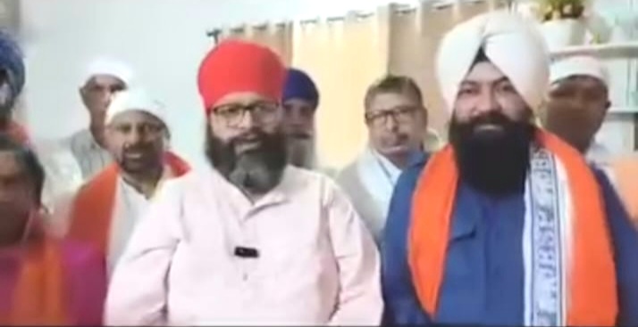 समाज के दयालु संतों ने बसपा प्रत्याशी को आशीर्वाद दिया